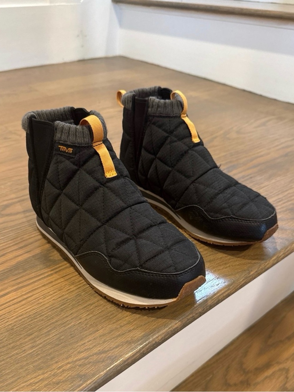 Teva Re Ember Womenās Black Quilted Slip-On Ankle Boots